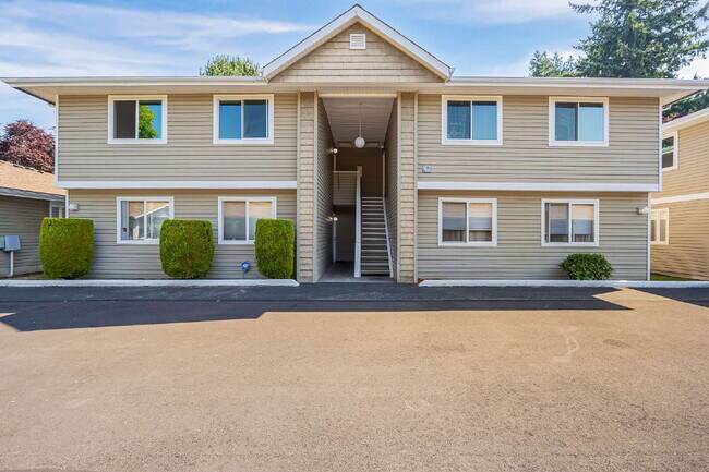 Building Photo - Super cute 2 bedroom, 1 3/4 bathrooms, Ful...