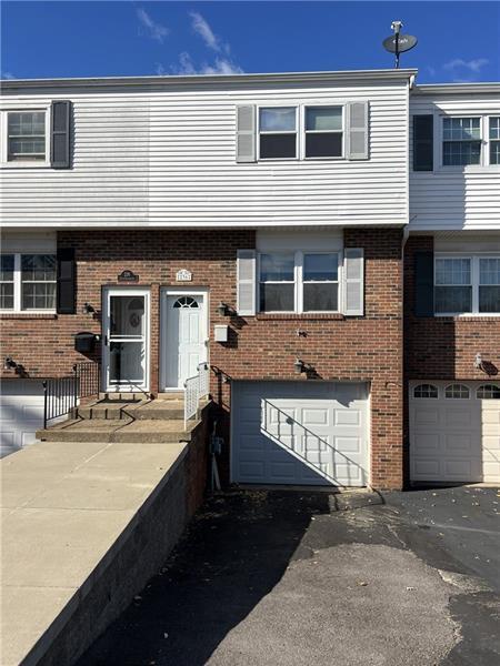 Primary Photo - 236 S Grandview Ave