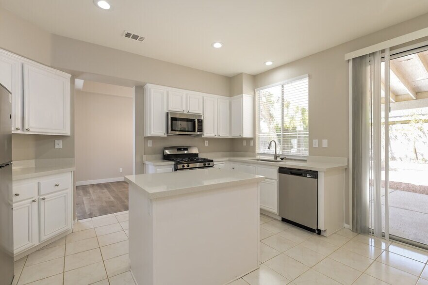 Building Photo - 354 Velino Ave