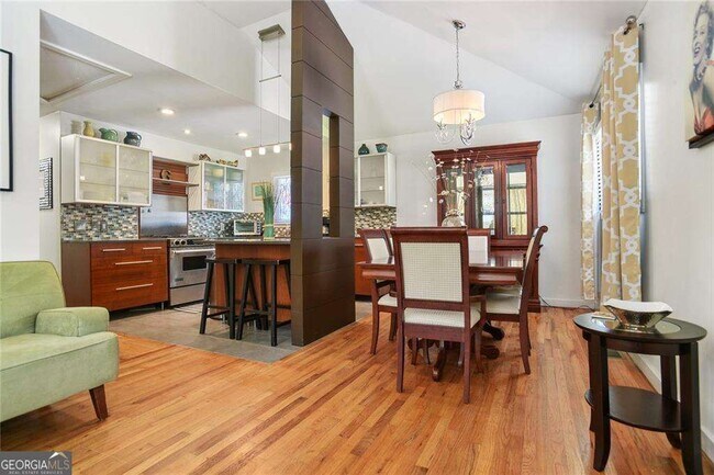 Building Photo - 2056 Arlington Ave NE