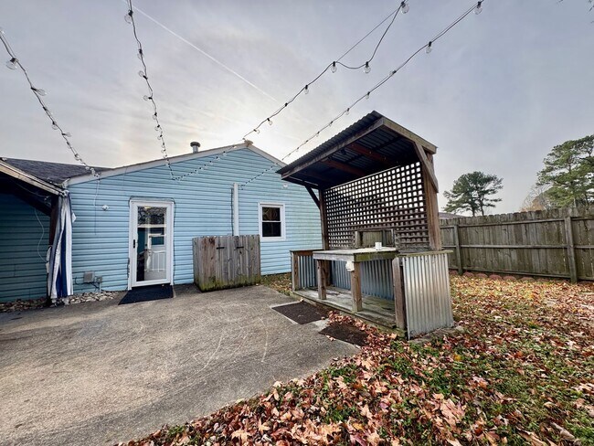 Building Photo - Beautiful Ranch Style Home