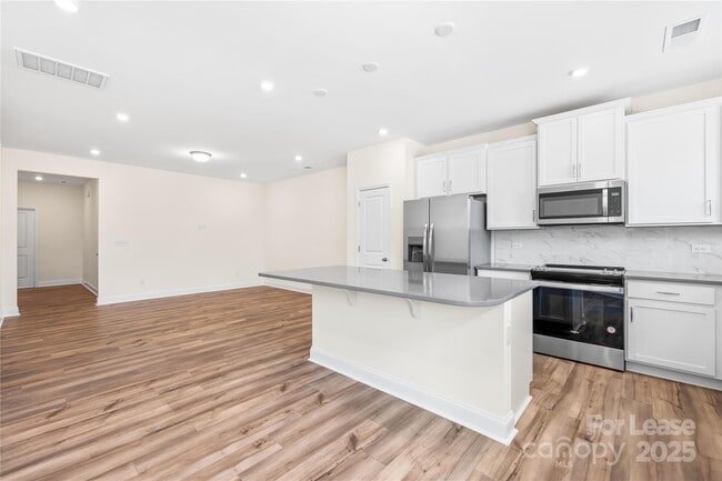 Building Photo - 1528 Cedar Tree Dr