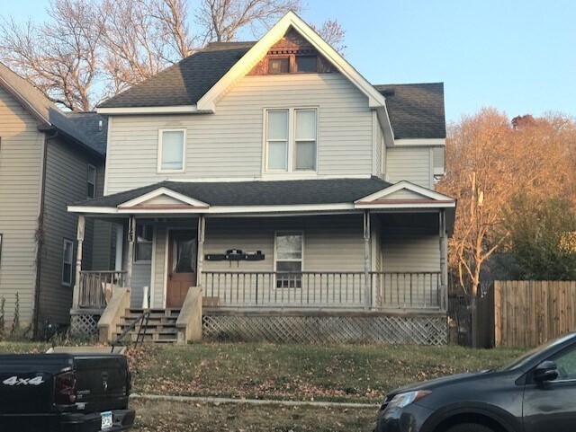 Front of home - 123 S 5th St