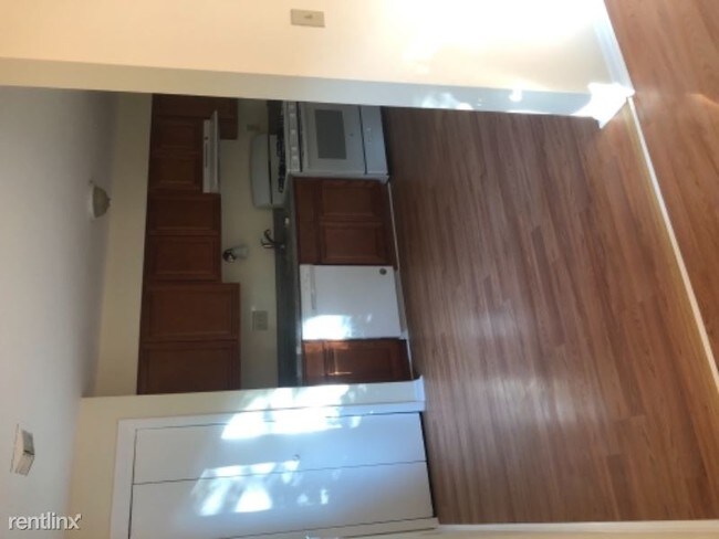 Building Photo - 2 br, 1 bath Condo - 58 Towne House Rd