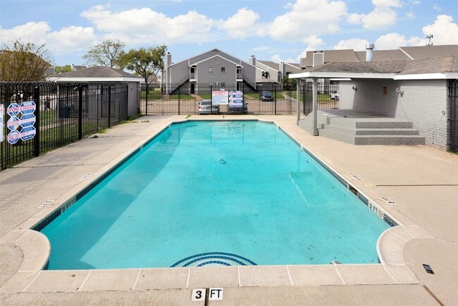 Building Photo - 12500 Sandpiper Dr