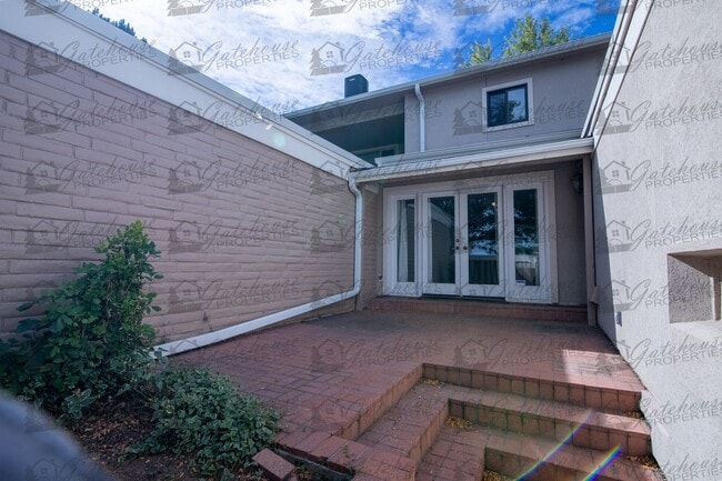 Building Photo - 3342 S Oneida Way