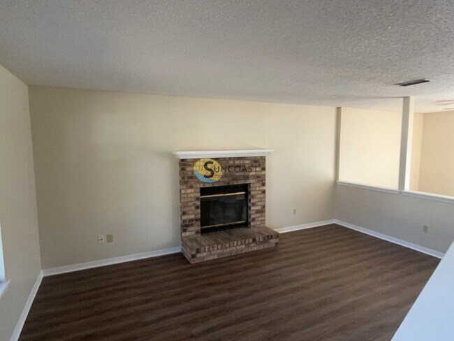 Building Photo - 8702 Bandera Cir S