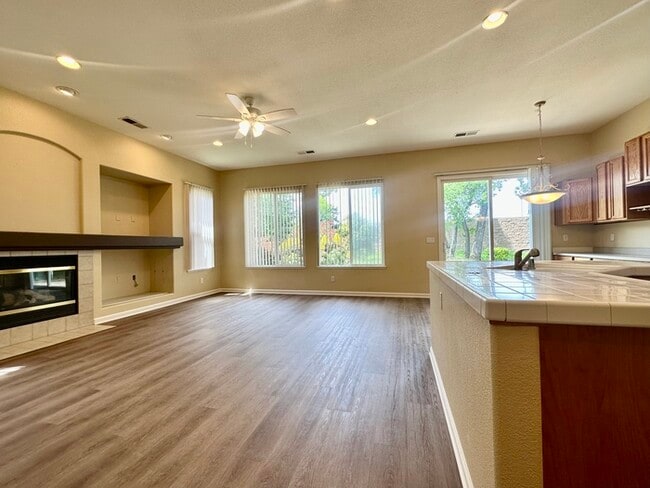 Building Photo - Beautiful, newly remodeled home in Fair Oaks!