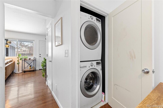 Building Photo - 49 S Hazel Ct