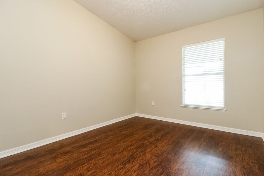 Building Photo - 452 Hammerstone Ave