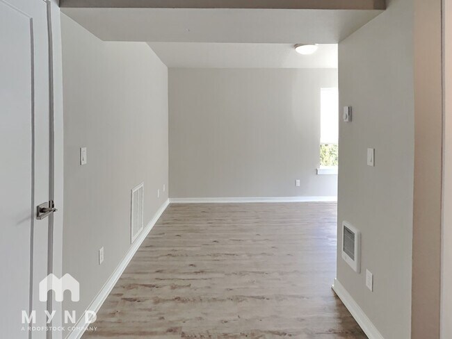 Building Photo - 17231 SW Goldcrest Ln
