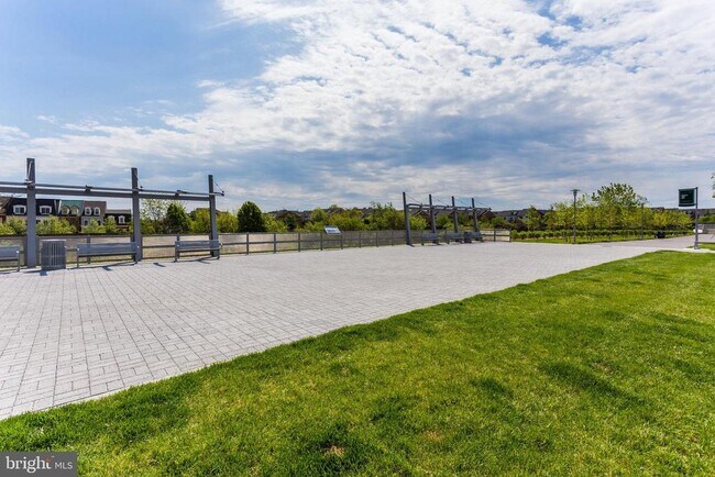 Building Photo - 2004 Potomac Ave