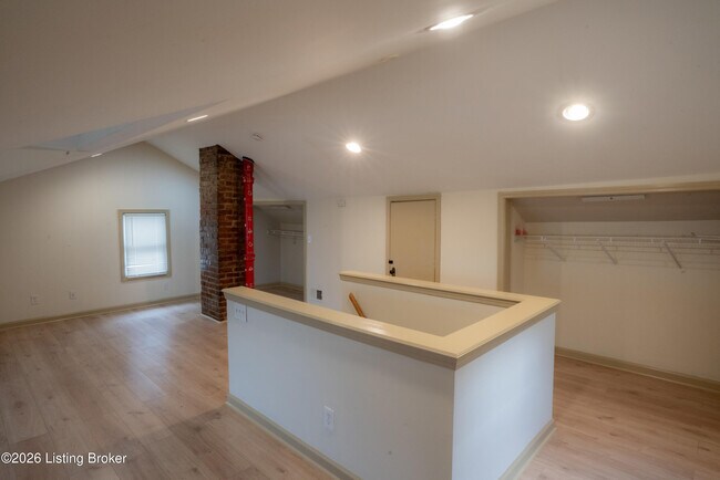 Building Photo - 504 Montana Ave