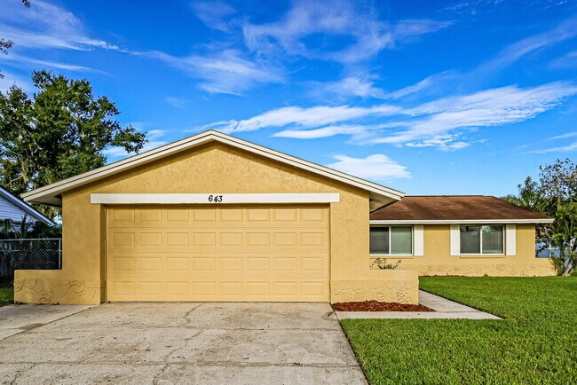 Building Photo - 643 Pine Forest Dr