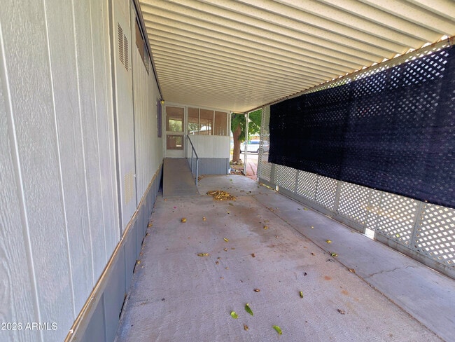 Building Photo - 550 Palm Dr