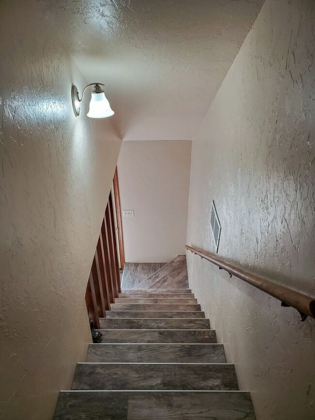 Building Photo - 3 bedroom 2 bath home in Shawnee