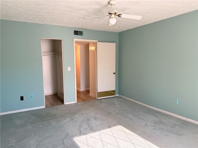 Building Photo - 3237 Abbeywood Dr