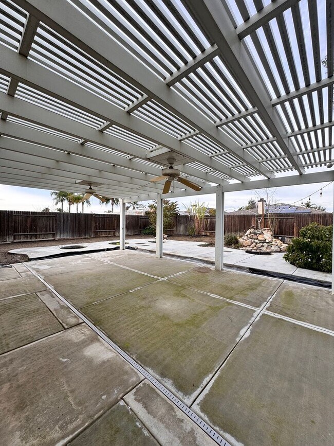 Building Photo - Beautiful 3-Bedroom Home in NW Bakersfield $2,600 rent/deposit !!!!