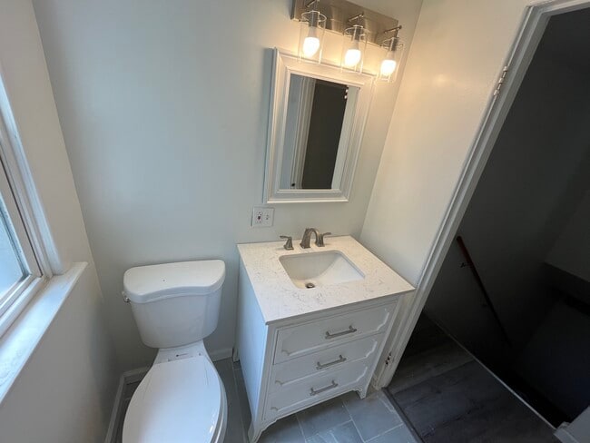 Full Bath - 210 Howard Dr