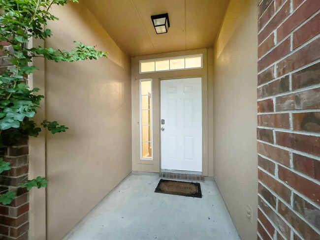 Building Photo - 1010 Whitley Dr