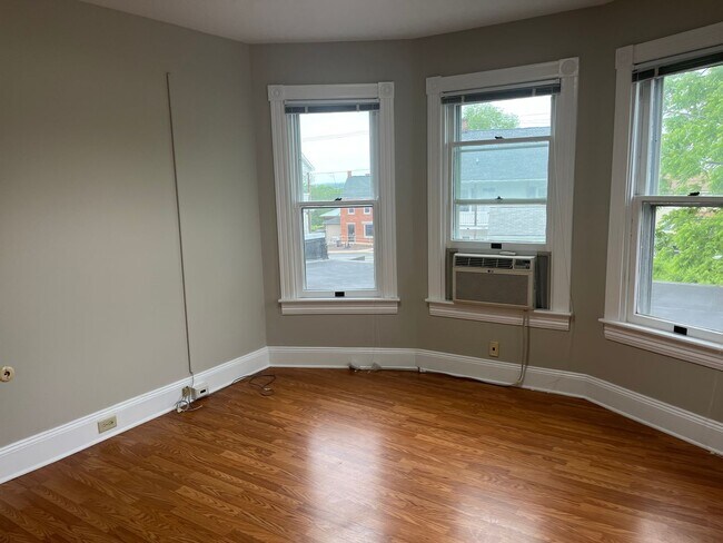 Building Photo - 16A Manor Ave