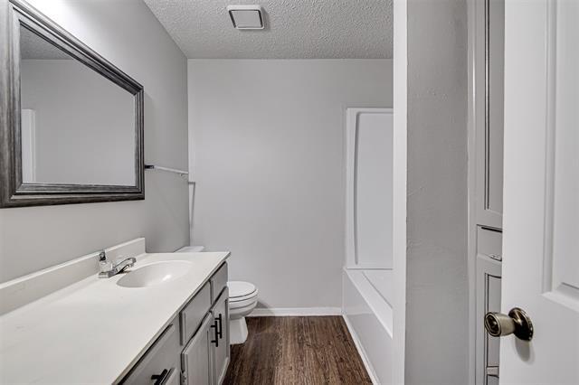 Building Photo - 1403 Courtney Pl