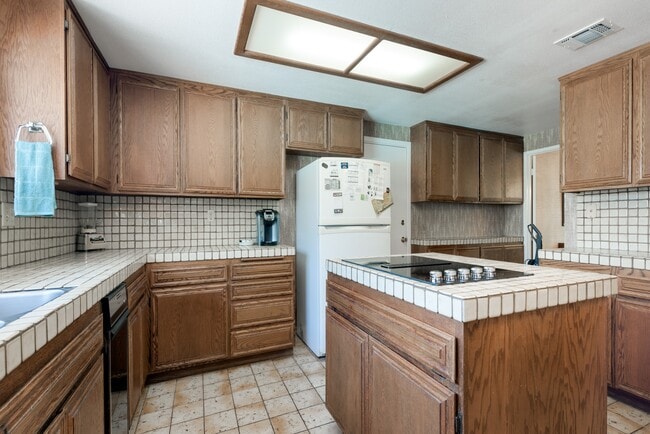 Building Photo - 465 El Rancho Vista N