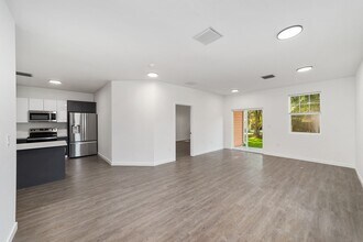 Building Photo - Eagle Trace 1591 #8