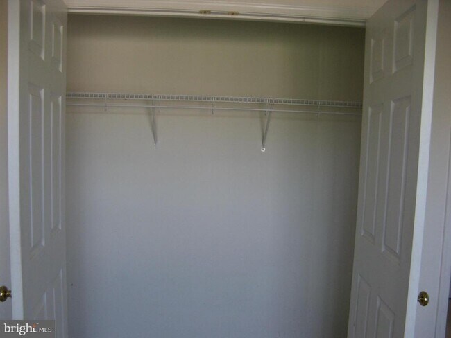 Building Photo - 136 Equestrian Dr
