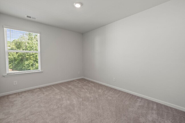 Building Photo - 4 Bedrooms Plus an Office on Cul De Sac