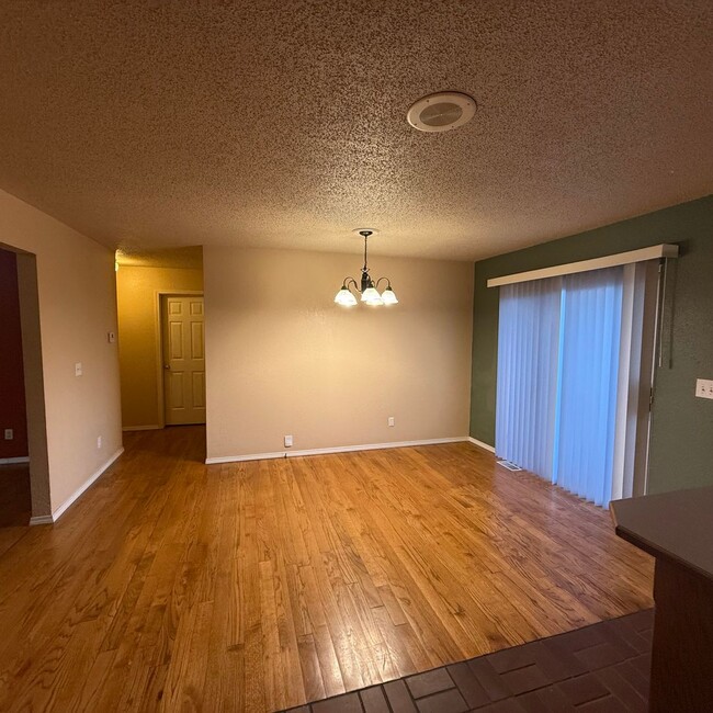 Building Photo - 2 bedroom 2 bath duplex in Nixa available now