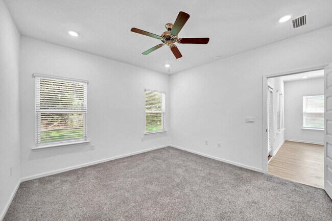 Building Photo - 30 Sandywoods Ct
