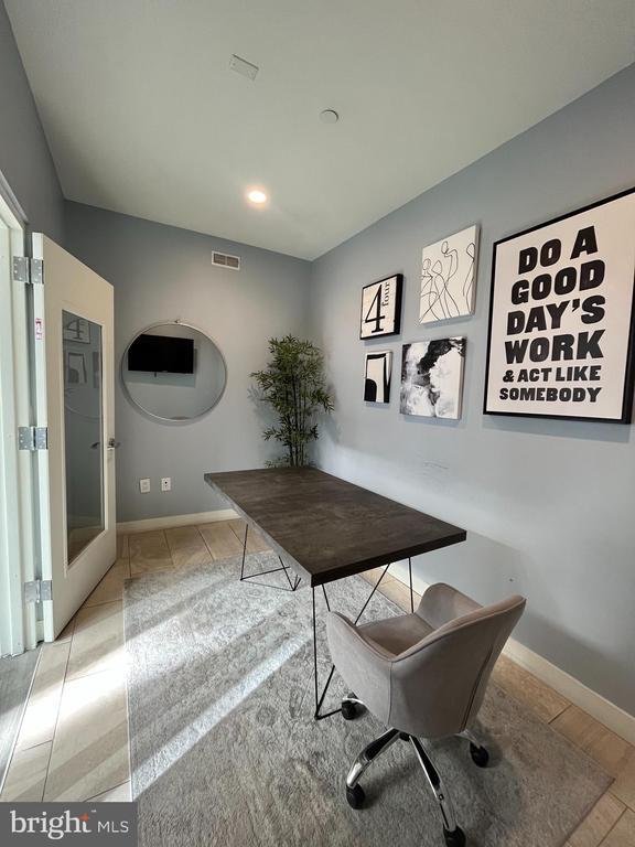 Building Photo - 401 Race St