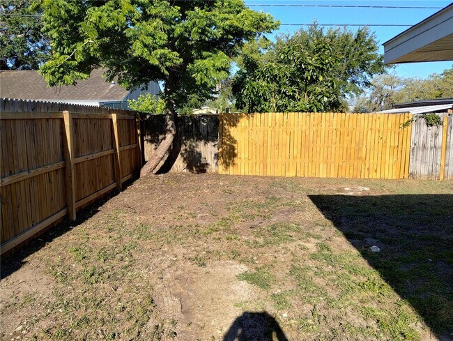 Building Photo - 7039 Lenox Dr