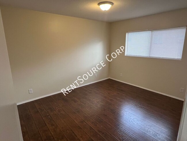 Building Photo - Gated 2 Bedroom 1 Bath Condo For Rent in P...