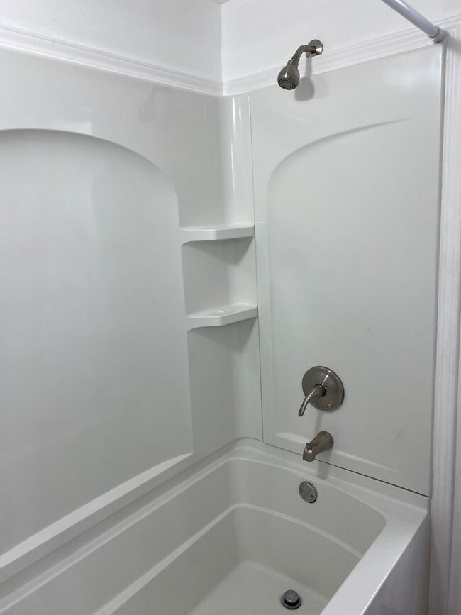 Building Photo - Freshly renovated, Wailuku - 2 bedrooms, 1.5 baths