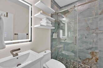 Building Photo - 111 E Hibiscus St