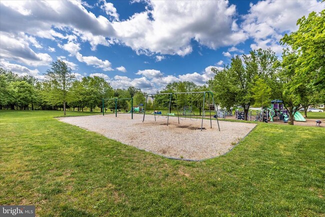 Building Photo - 106 Lamont Ln