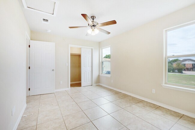 Building Photo - Stylish 3 Bed, 2 Bath Apartment in Georgetown