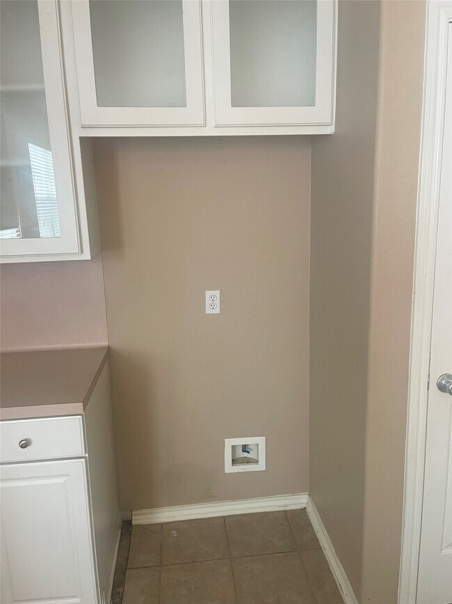 Building Photo - 5815 Vinemont Ln