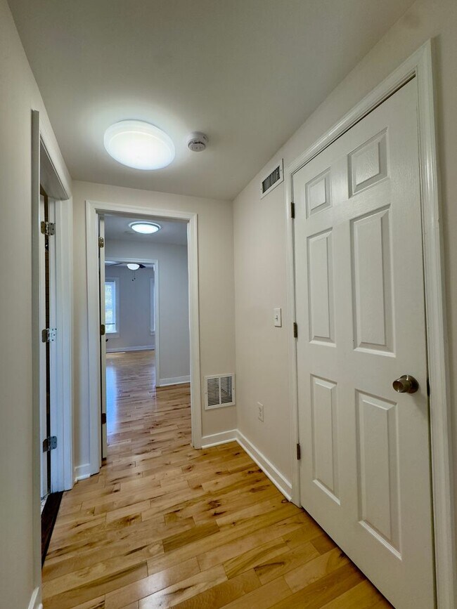 Building Photo - Charming 2 Bedroom/2 Bathroom Townhome in Canton, Baltimore, MD!