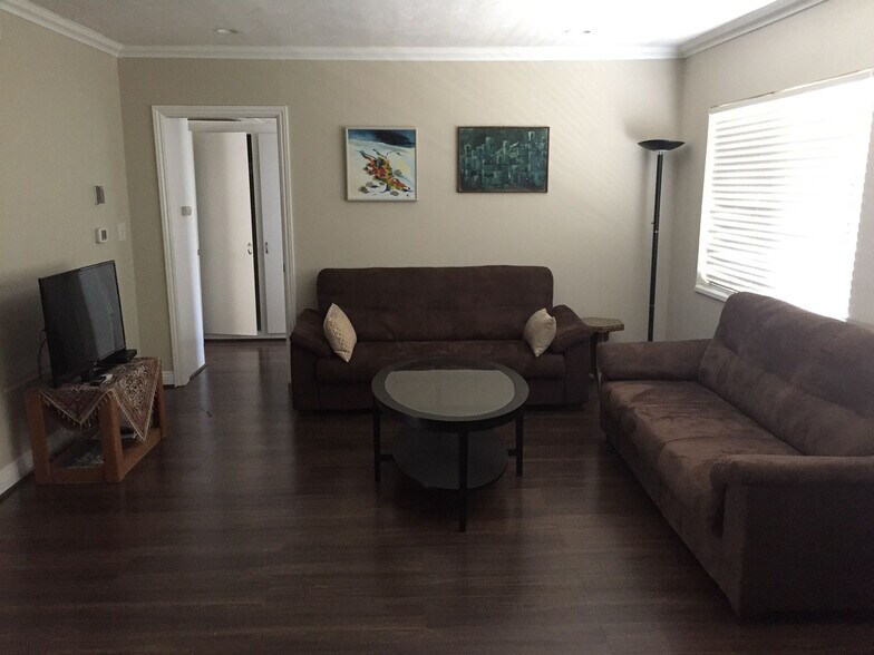 unit is UNFURNISHED - 1126 N Central Ave