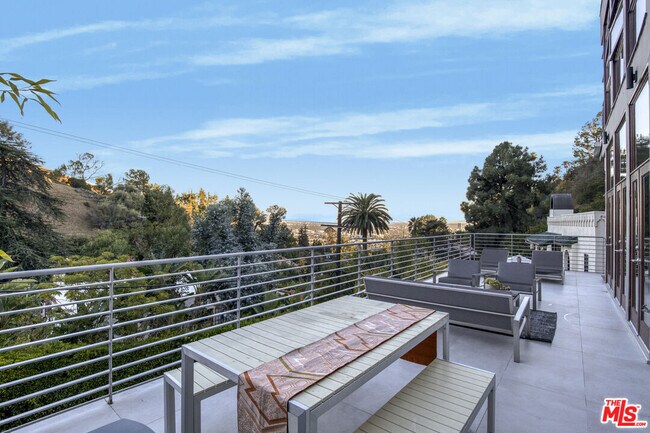 Building Photo - 1929 N Curson Ave