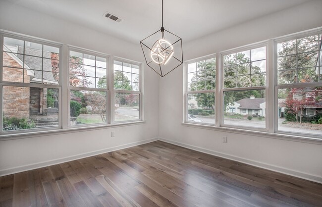 Building Photo - Elegant Midtown Memphis Single-Family Home for Lease