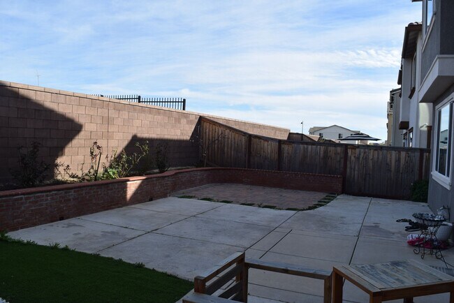 Building Photo - 3278 Sidney Way