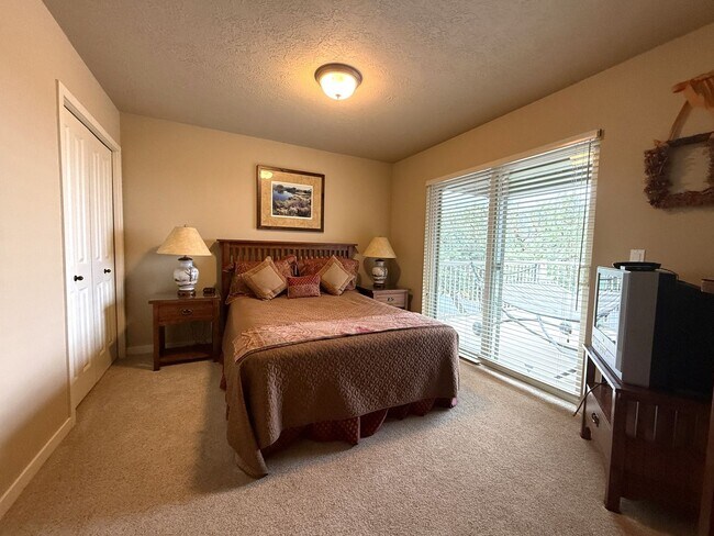 Building Photo - WINTER SPECIAL DISCOUNTED $500 PER MONTH F...