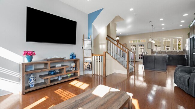 Building Photo - 337 Osona Ln