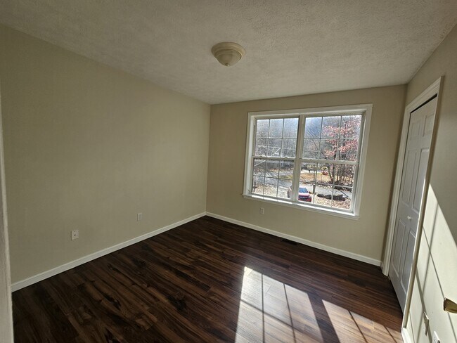 Building Photo - 109 Debbie Dr