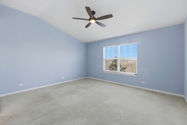 Building Photo - 218 Goldenrod Dr