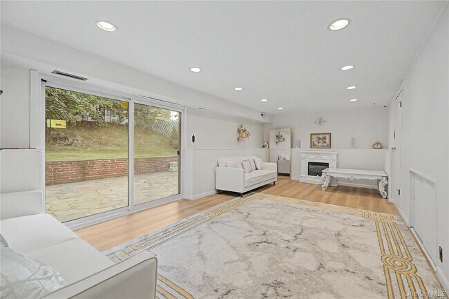 Building Photo - 6 Westwind Rd